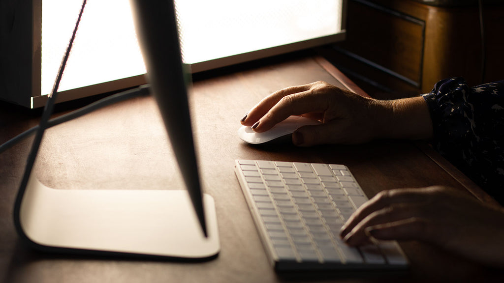 working by a full spectrum SAD light therapy box